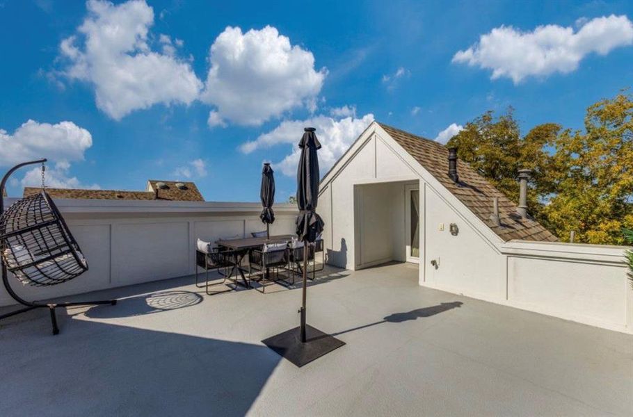 Rooftop balcony with plenty of room for dining and hanging out