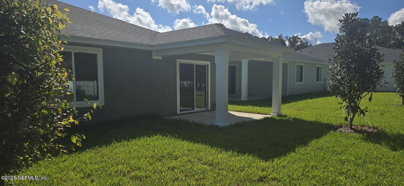 Exterior details and patio area of a home in Azalea Creek, Jacksonville (Image 4).