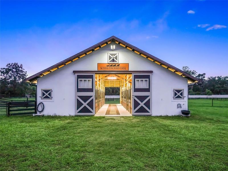 Exterior details and patio area of a home in , Ocala (Image 41).