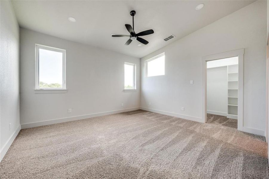 Spacious, unfurnished interior of a new home in , Bridgeport (Image 18).