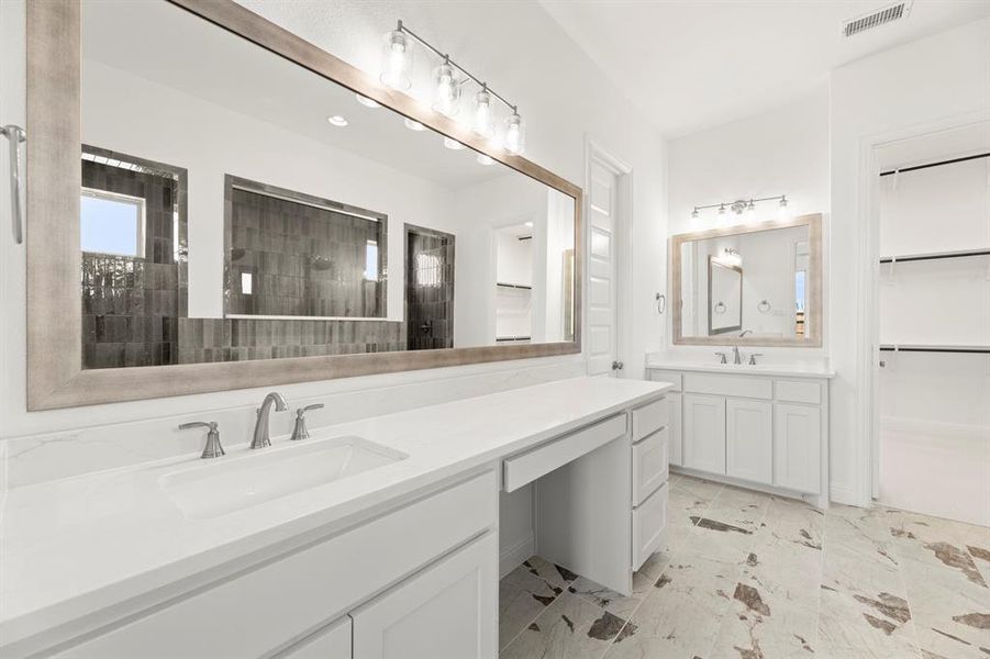 16. 2114 Clairmont - Bath 16. 2114 Clairmont - Bath