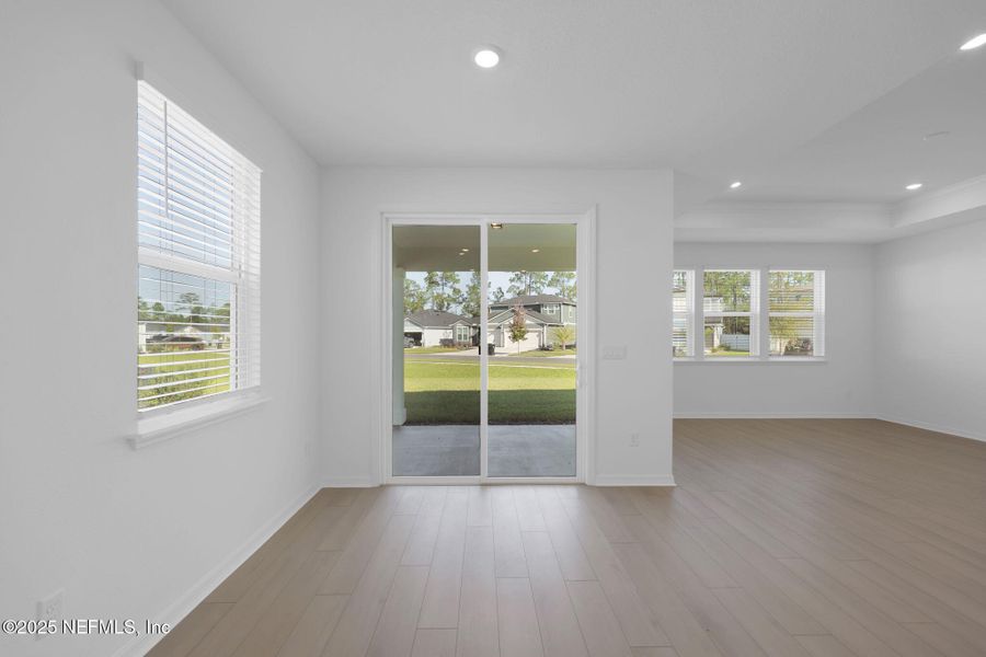 Spacious, unfurnished interior of a new home in Bradley Creek, Green Cove Springs (Image 33).
