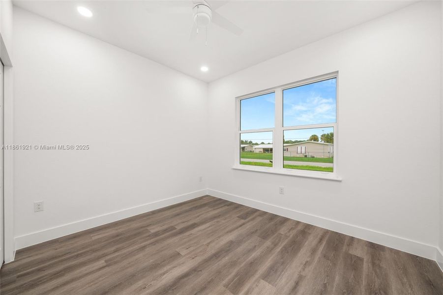 Spacious, unfurnished interior of a new home in , Sebring (Image 28).