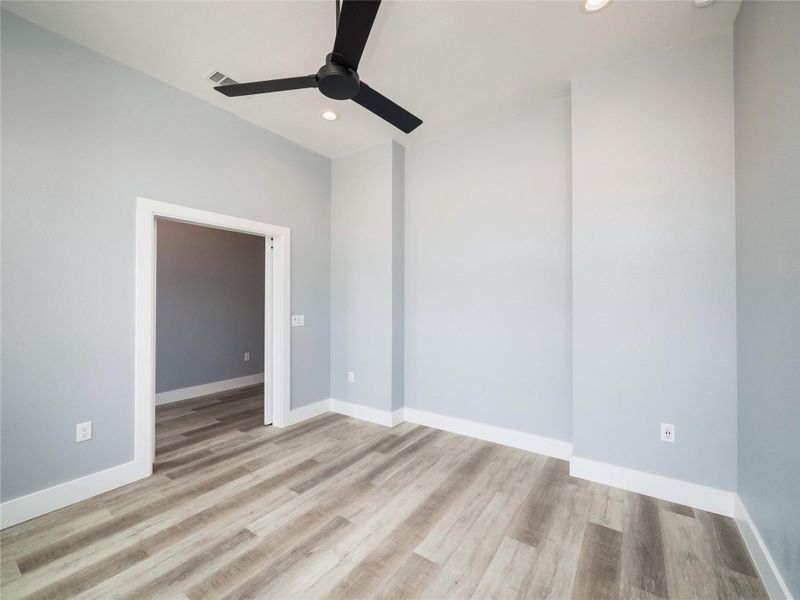 Spacious, unfurnished interior of a new home in , Leander (Image 27).