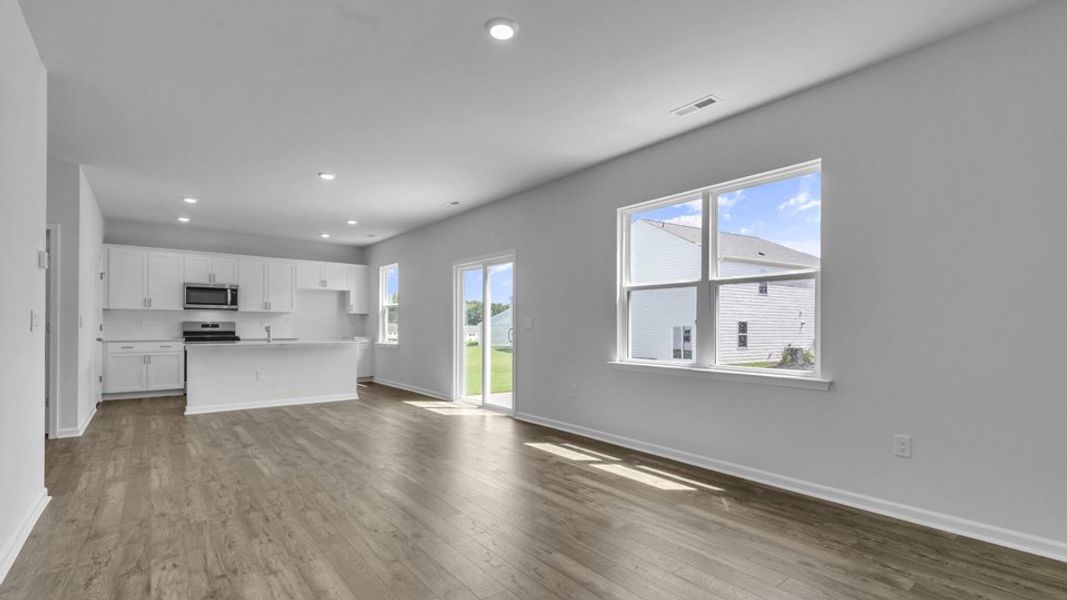 Spacious, unfurnished interior of a new home in Middleton, Greensboro (Image 15).