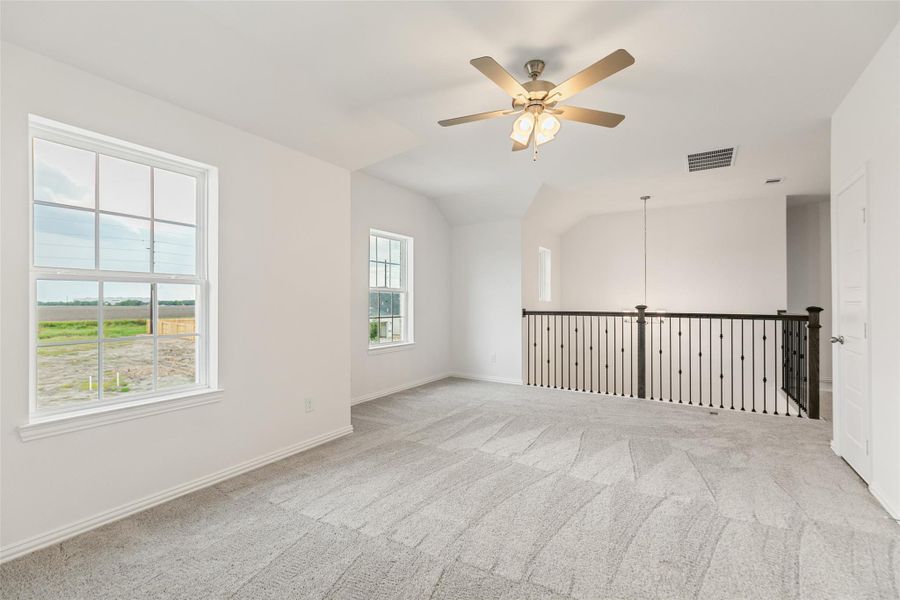 Spacious, unfurnished interior of a new home in Creekhaven, Iowa Colony (Image 26). Spacious, unfurnished interior of a new home in Creekhaven, Iowa Colony (Image 26).