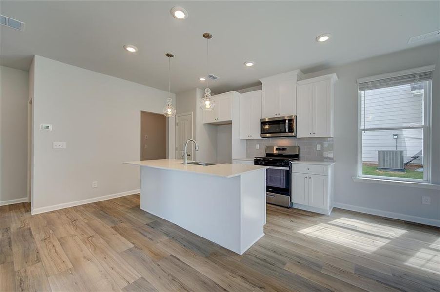 Furnished interior view inside a new home in Abbotts Crossing, Conyers (Image 10).
