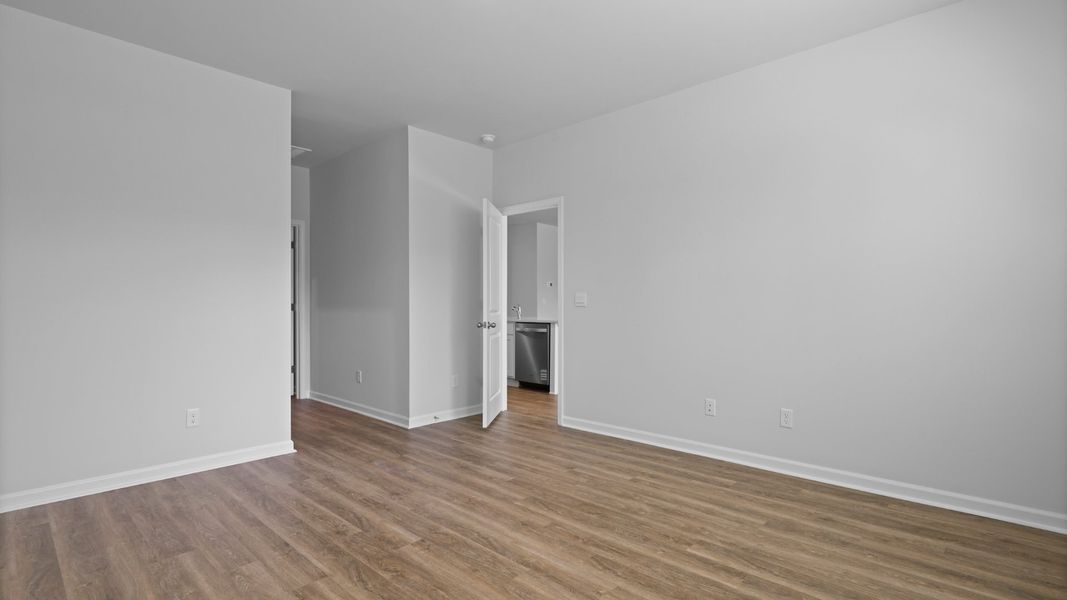 Spacious, unfurnished interior of a new home in Hillcrest, Ravenel (Image 18).