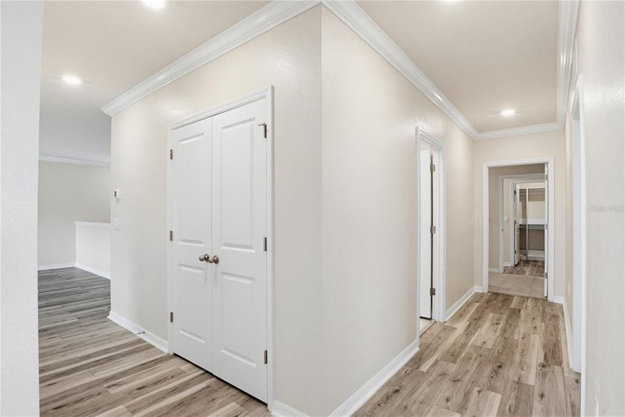 Spacious, unfurnished interior of a new home in Coddington, Bradenton (Image 43).
