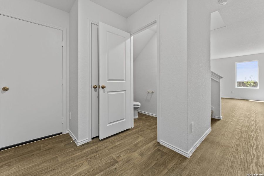 Spacious, unfurnished interior of a new home in Avenida, Converse (Image 17).