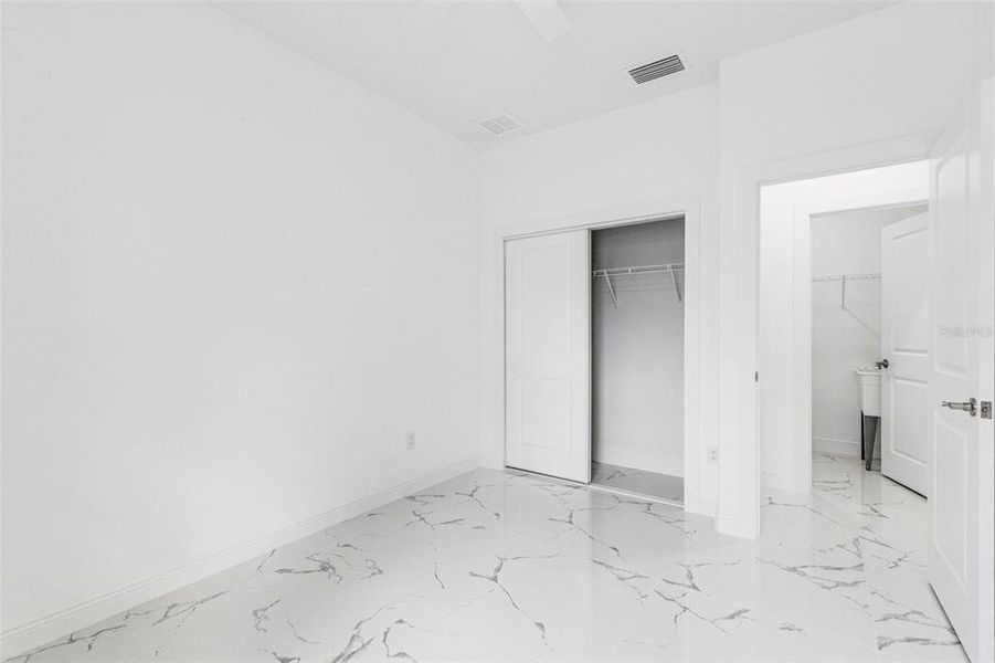 Spacious, unfurnished interior of a new home in , Tampa (Image 33).