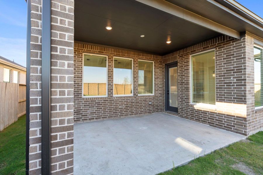 Exterior details and patio area of a home in Meridiana, Manvel (Image 3).