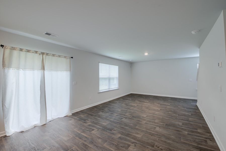 Spacious, unfurnished interior of a new home in Stone Ridge, Moncks Corner (Image 16).