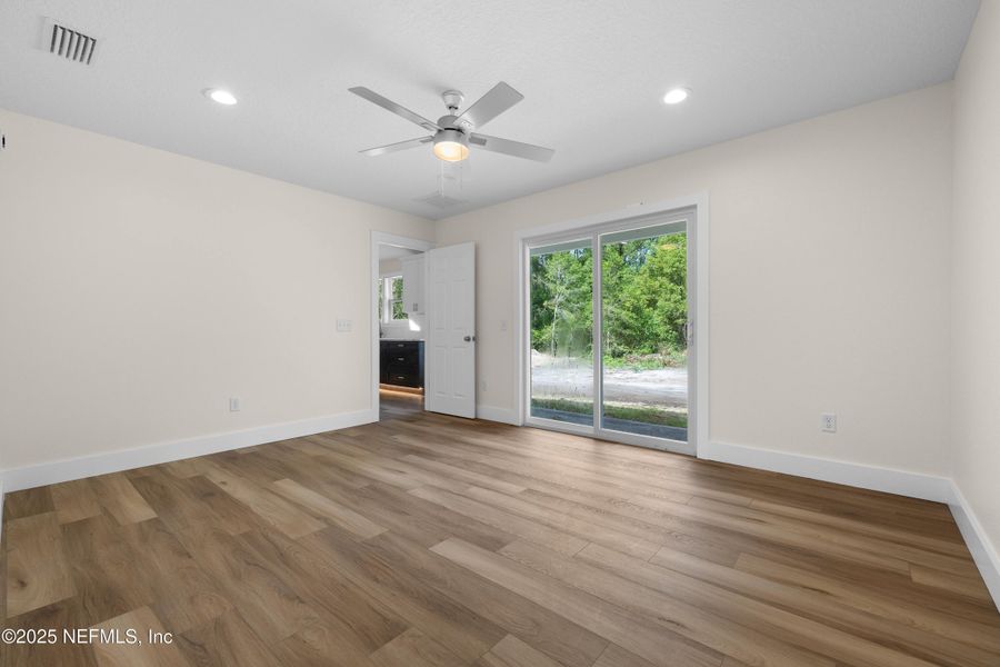 Spacious, unfurnished interior of a new home in , Crescent City (Image 19).
