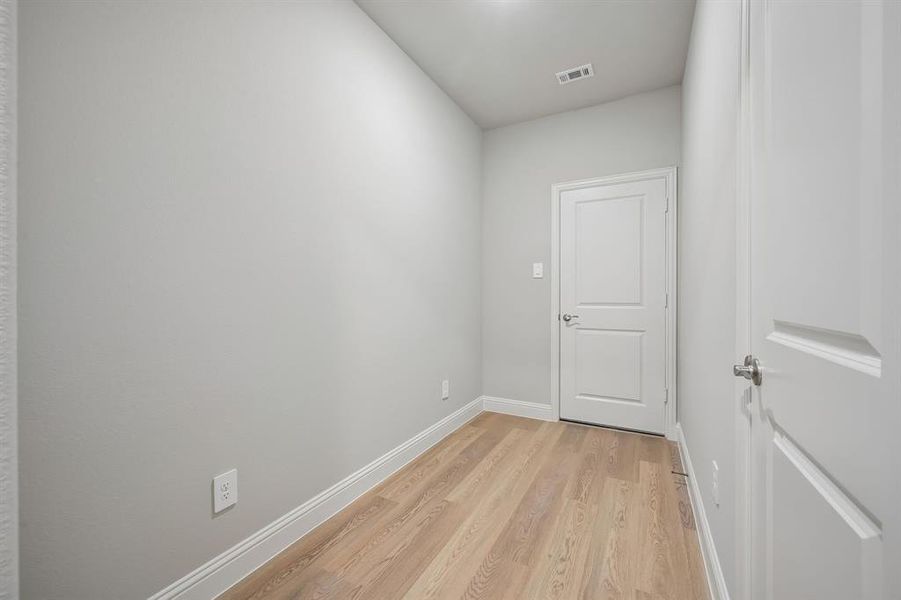Spacious, unfurnished interior of a new home in Lakehaven - Premier Series, Farmersville (Image 19).