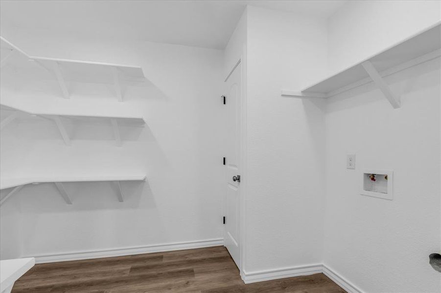 Spacious, unfurnished interior of a new home in , Riesel (Image 21).