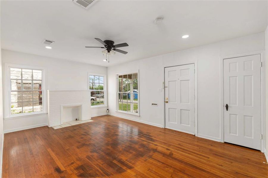 Spacious, unfurnished interior of a new home in , Brownwood (Image 23).