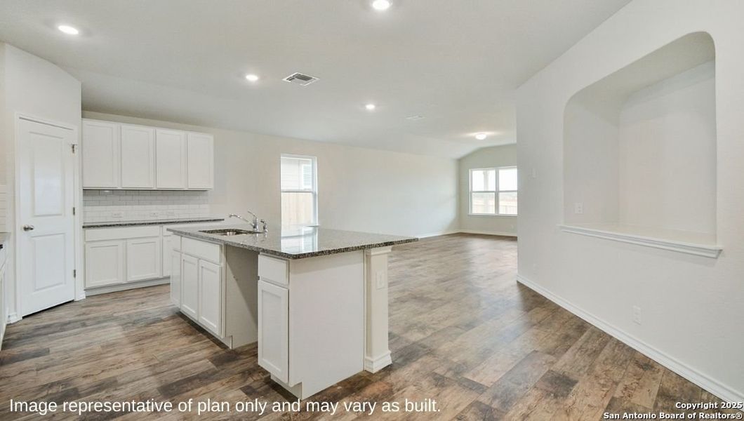 Spacious, unfurnished interior of a new home in Avenida, Converse (Image 11).