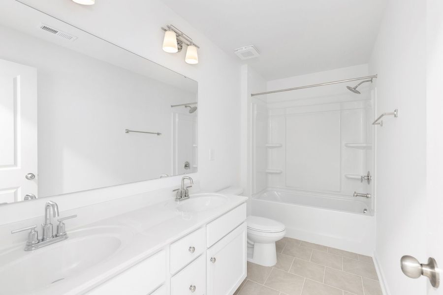 Representative furnished interior of a home built from the Wayne by True Homes in Westbrook Falls, Colfax (Image 13).