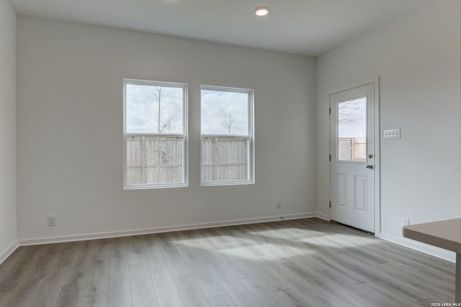 Spacious, unfurnished interior of a new home in Hennersby Hollow, San Antonio (Image 11).