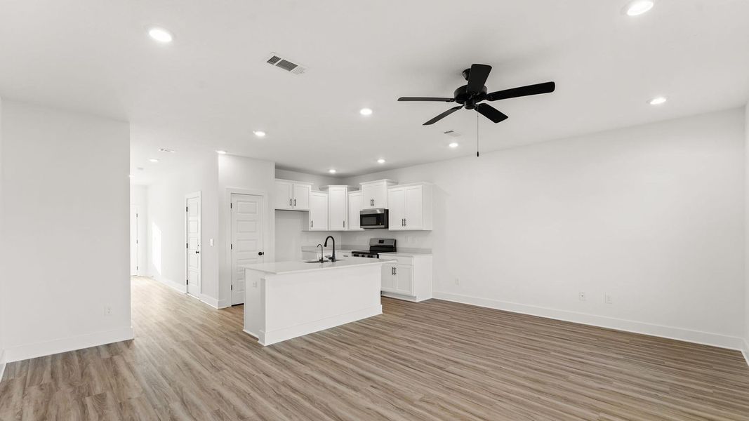 Image 30 of a home in Colonial East Townhomes.