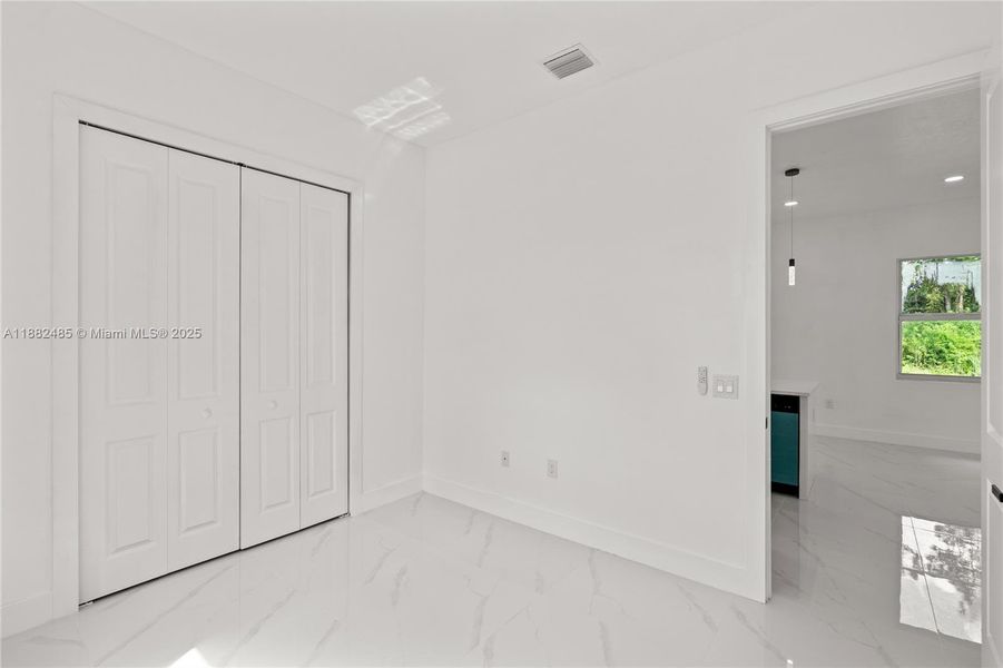 Spacious, unfurnished interior of a new home in , Lehigh Acres (Image 31).