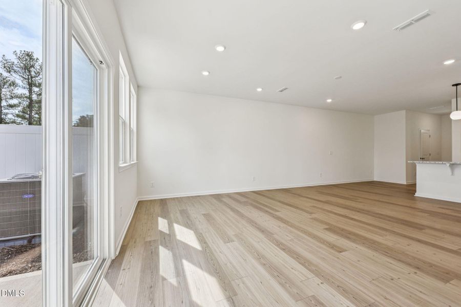 9-web-or-mls-210 Parker Lane-S0503-009