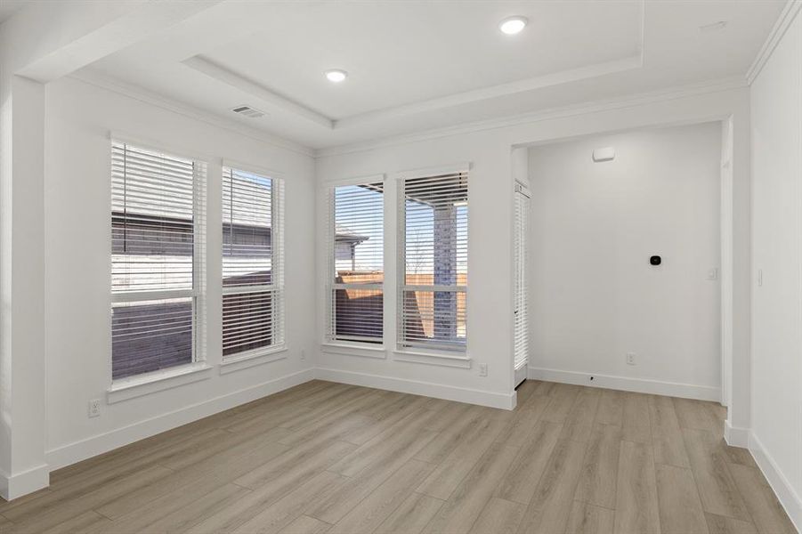 740 Wilderness - Dining