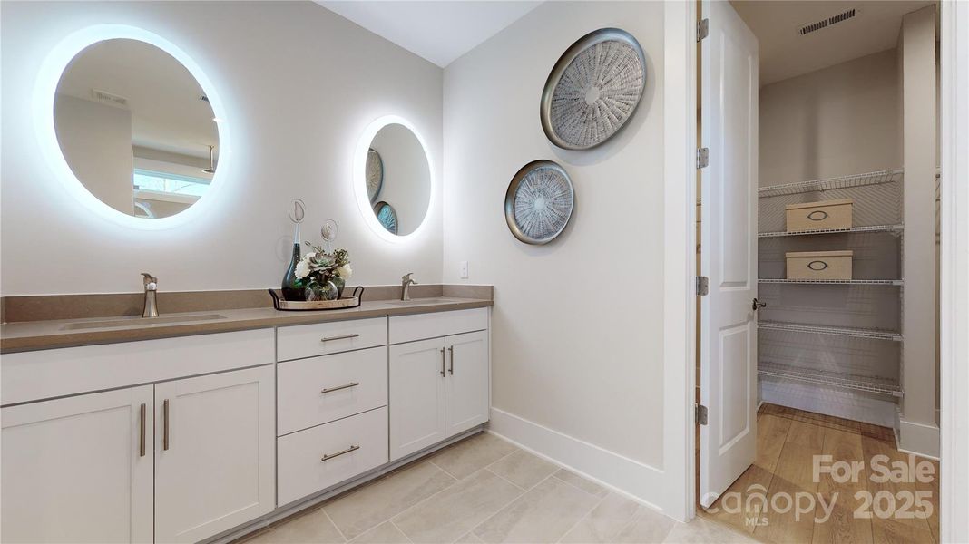 En Suite Dual Vanities