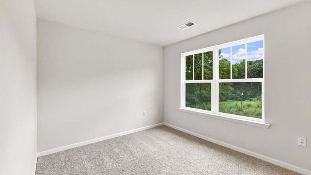 Spacious, unfurnished interior of a new home in Hawk Ridge, Anderson (Image 25).