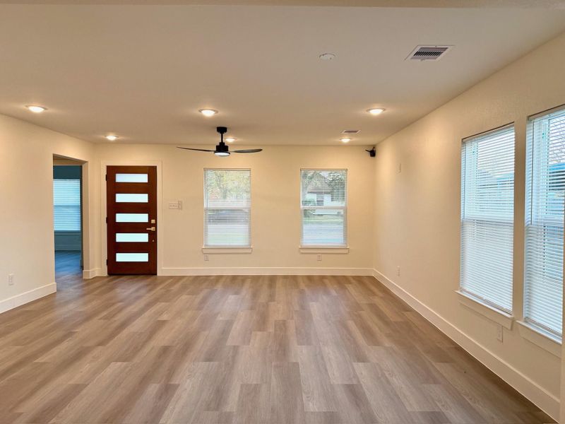 Spacious, unfurnished interior of a new home in , Baytown (Image 15).