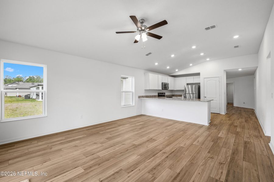Spacious, unfurnished interior of a new home in Westport Landing, Jacksonville (Image 36).