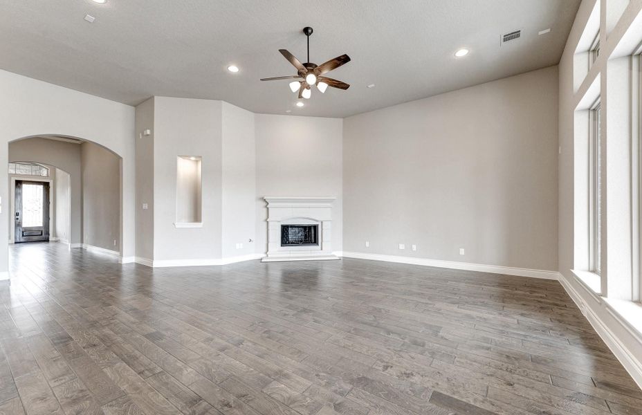 Spacious, unfurnished interior of a new home in Bridgeland 60′, Cypress (Image 22).