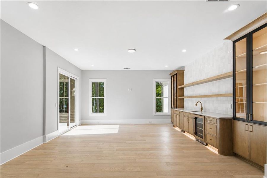 Spacious, unfurnished interior of a new home in , Alpharetta (Image 43). Spacious, unfurnished interior of a new home in , Alpharetta (Image 43).