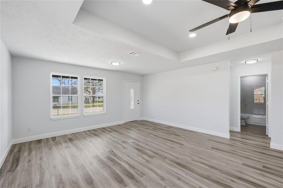 Spacious, unfurnished interior of a new home in , Hearne (Image 9).