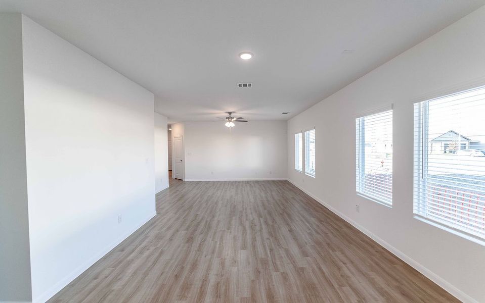 Spacious, unfurnished interior of a new home in Sunset Oaks, Maxwell (Image 9).