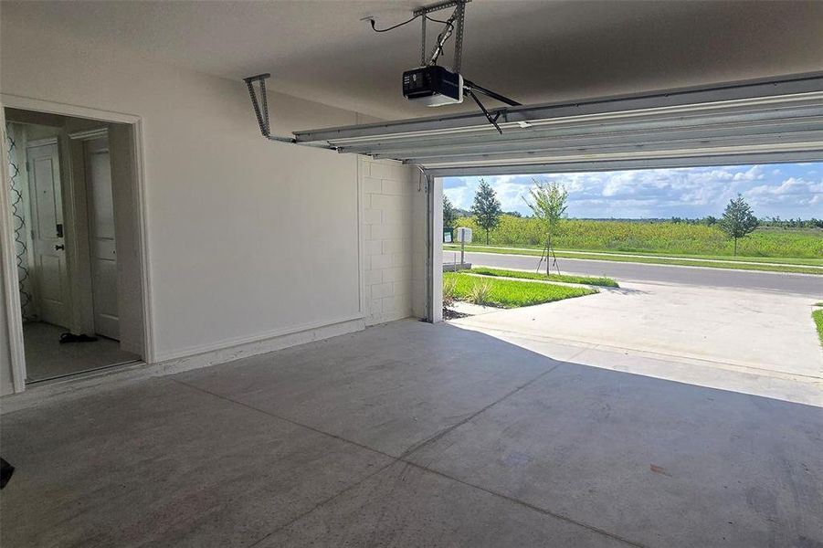 Spacious, unfurnished interior of a new home in Hammock Reserve, Haines City (Image 25).