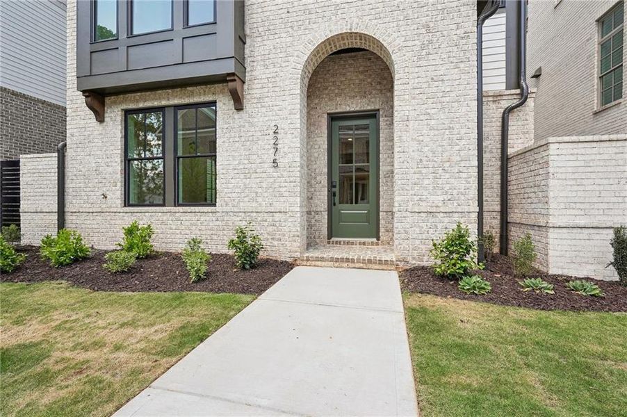 Exterior details and patio area of a home in Park Walke, Alpharetta (Image 34).