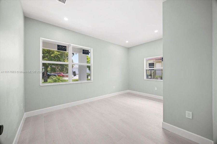 Spacious, unfurnished interior of a new home in , West Palm Beach (Image 15).