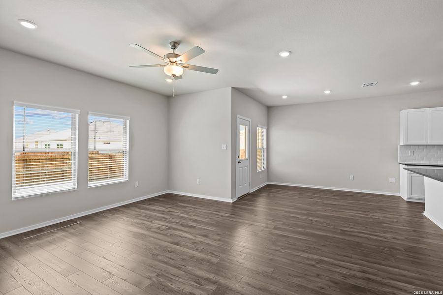 Spacious, unfurnished interior of a new home in Summerlin, San Antonio (Image 28).
