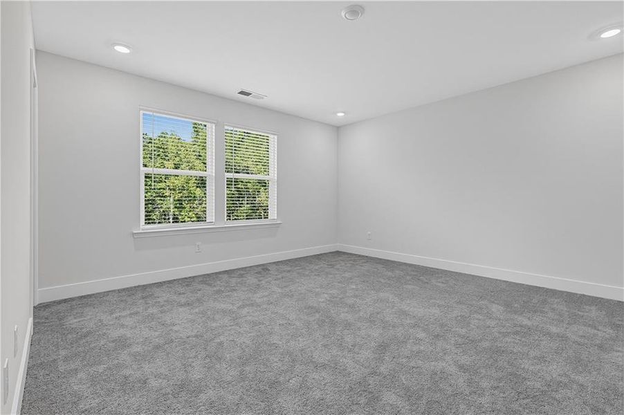 Spacious, unfurnished interior of a new home in , Bethlehem (Image 22).