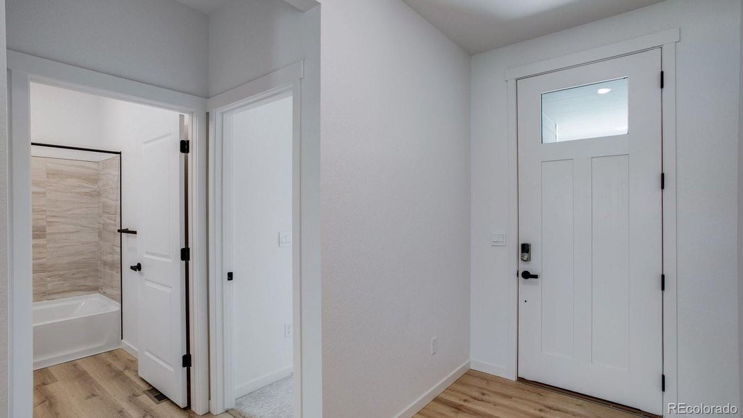 Spacious, unfurnished interior of a new home in Hansen Farm, Fort Collins (Image 26).