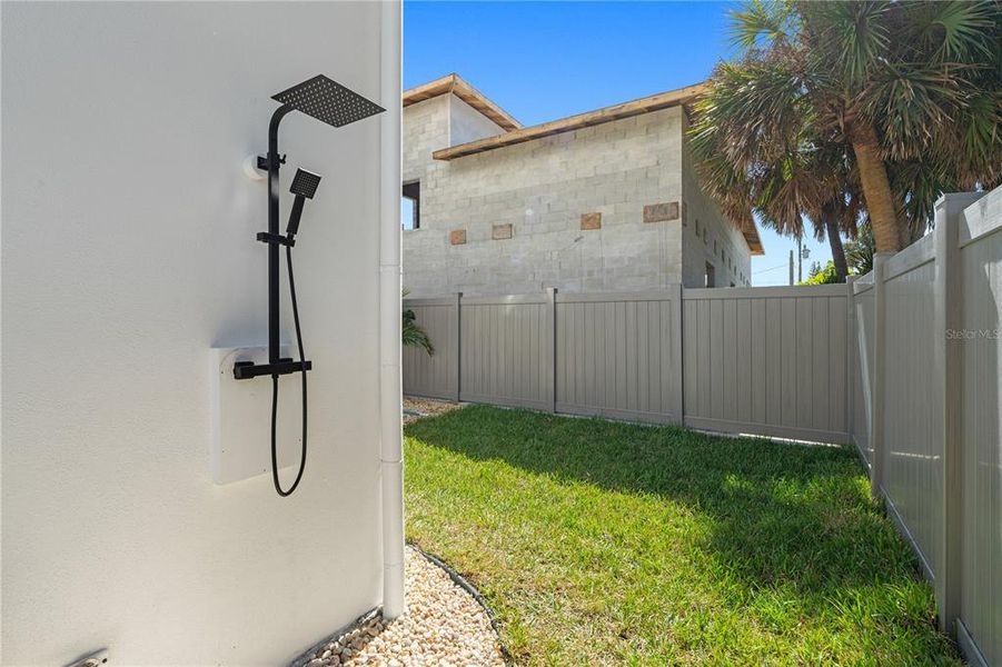 Exterior details and patio area of a home in , New Smyrna Beach (Image 4).
