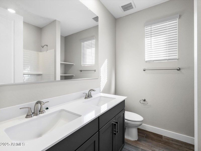 Bath 2 Double Sinks!