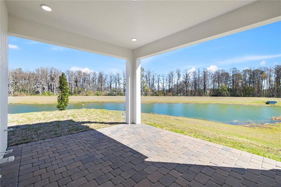 Exterior details and patio area of a home in , Winter Garden (Image 30).