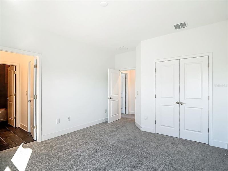 Spacious, unfurnished interior of a new home in , Tampa (Image 58).