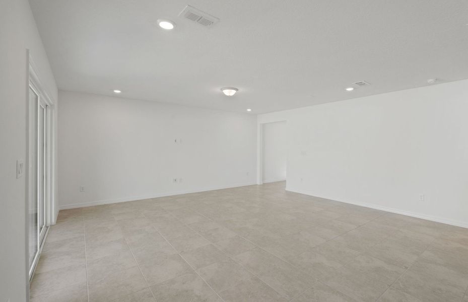 Spacious, unfurnished interior of a new home in Wells Landing, Jacksonville (Image 17).
