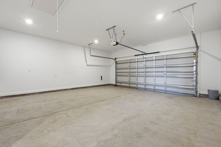 Spacious, unfurnished interior of a new home in Southern Charm, Crestview (Image 30).