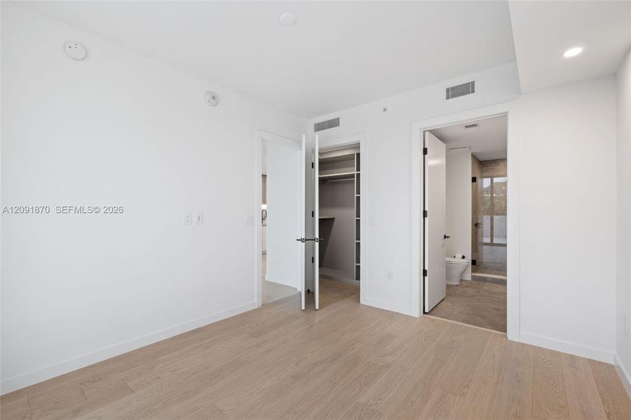 Spacious, unfurnished interior of a new home in , Miami (Image 18).