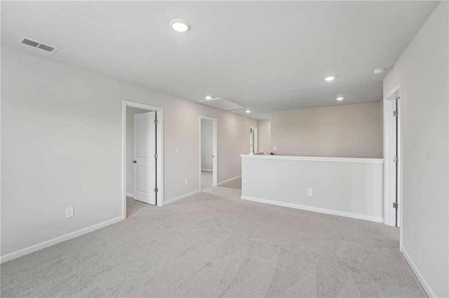 Spacious, unfurnished interior of a new home in Ivey Township, Dallas (Image 54).